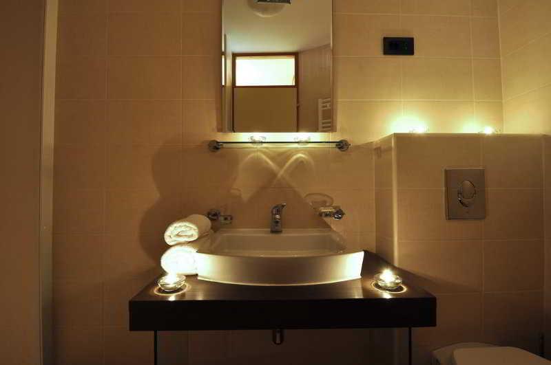 Hotel Fontana Buzet Extérieur photo