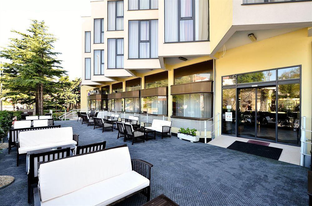 Hotel Fontana Buzet Extérieur photo