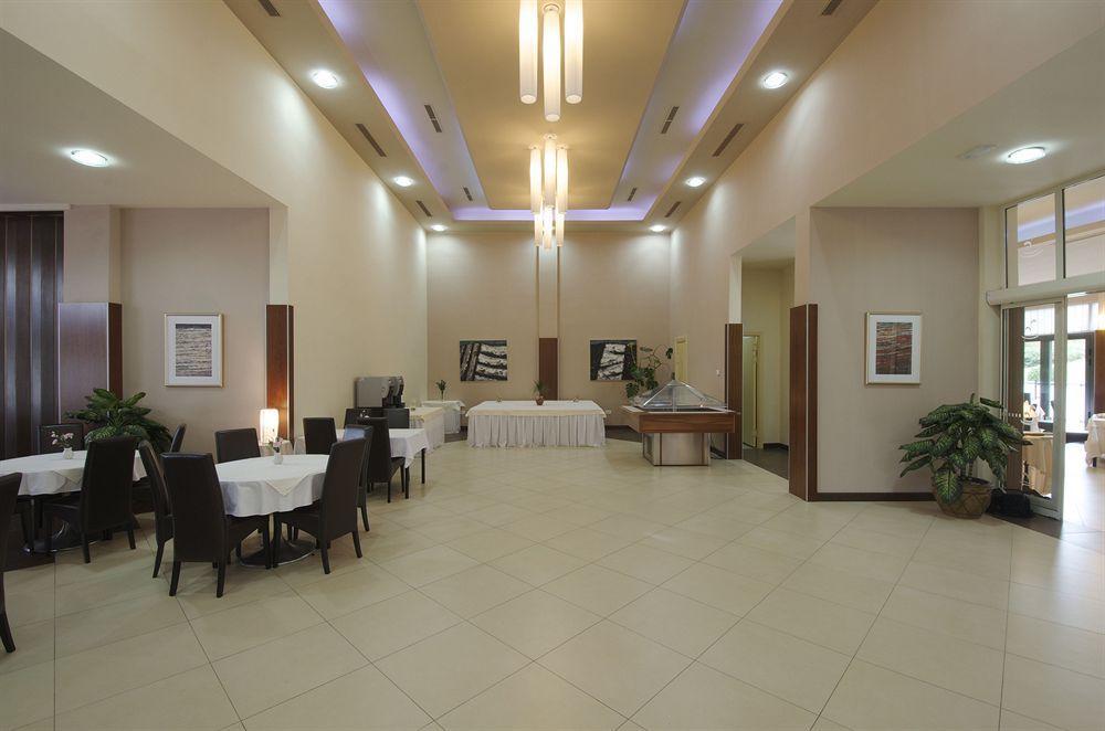 Hotel Fontana Buzet Extérieur photo