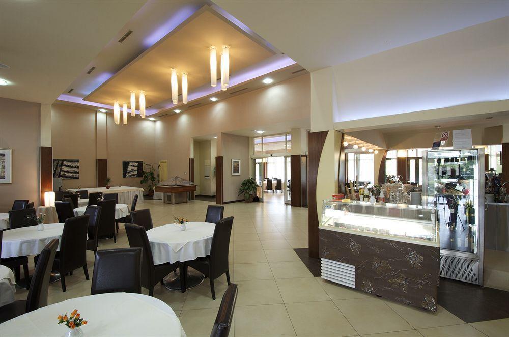 Hotel Fontana Buzet Extérieur photo