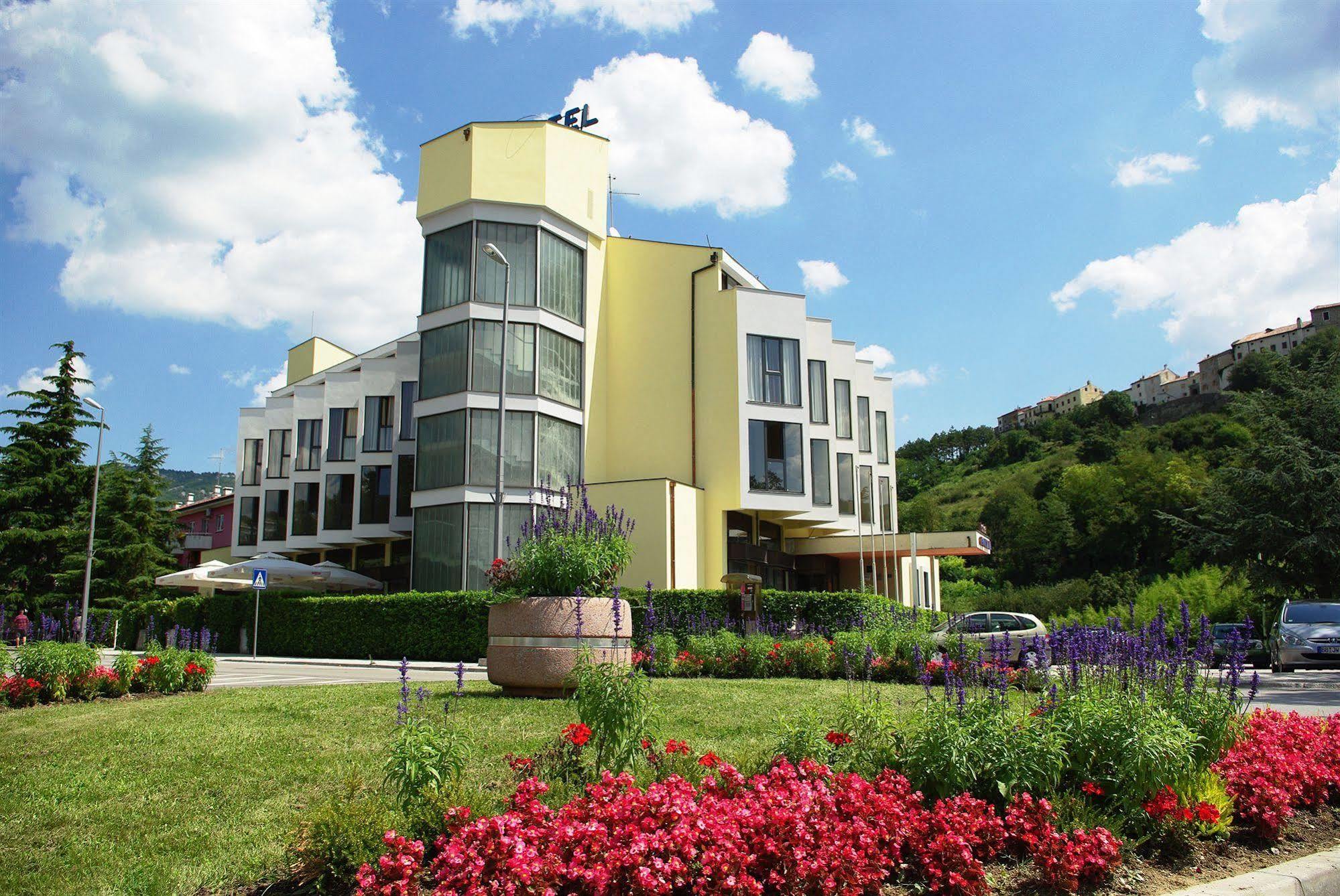 Hotel Fontana Buzet Extérieur photo