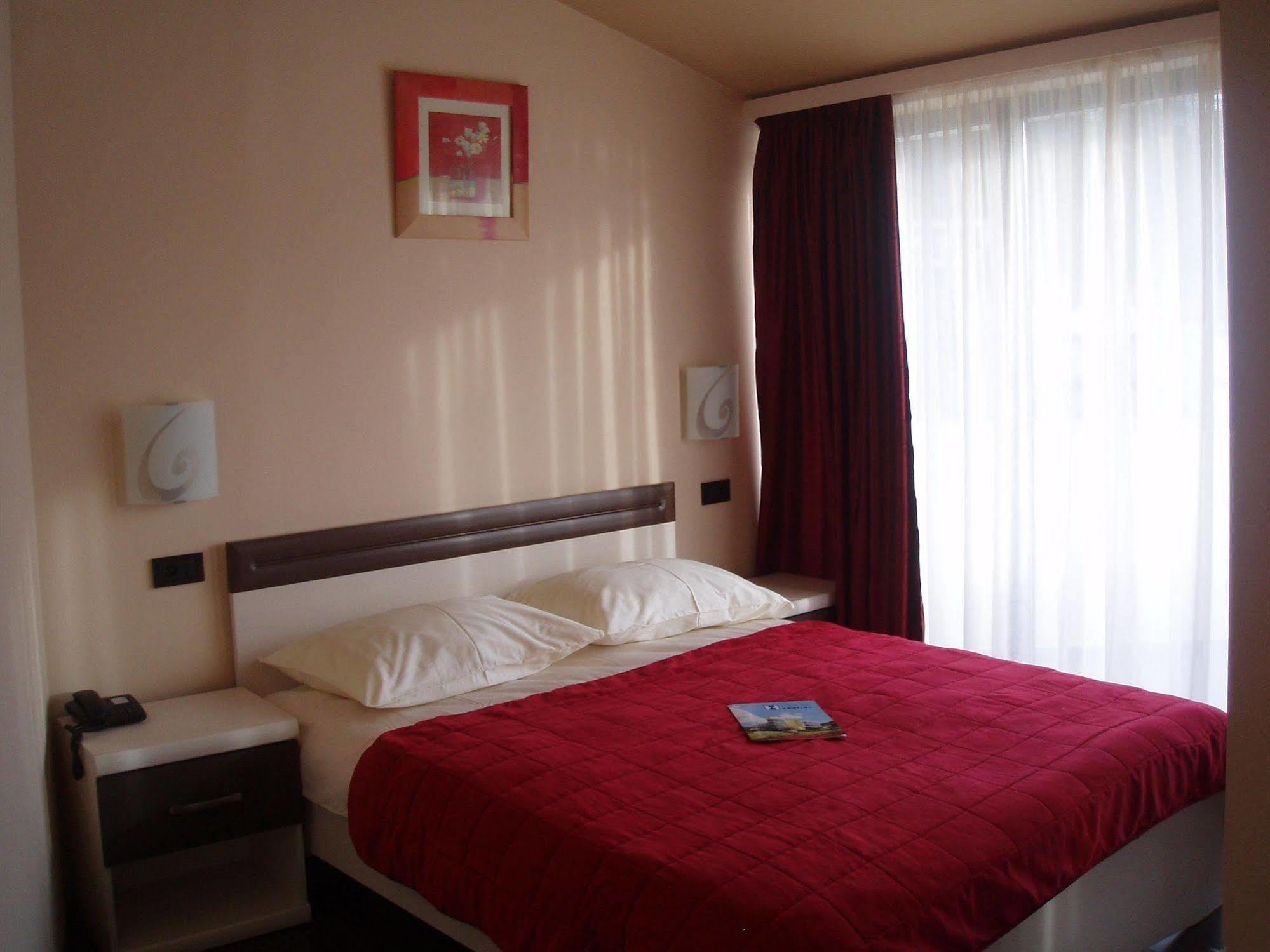 Hotel Fontana Buzet Extérieur photo