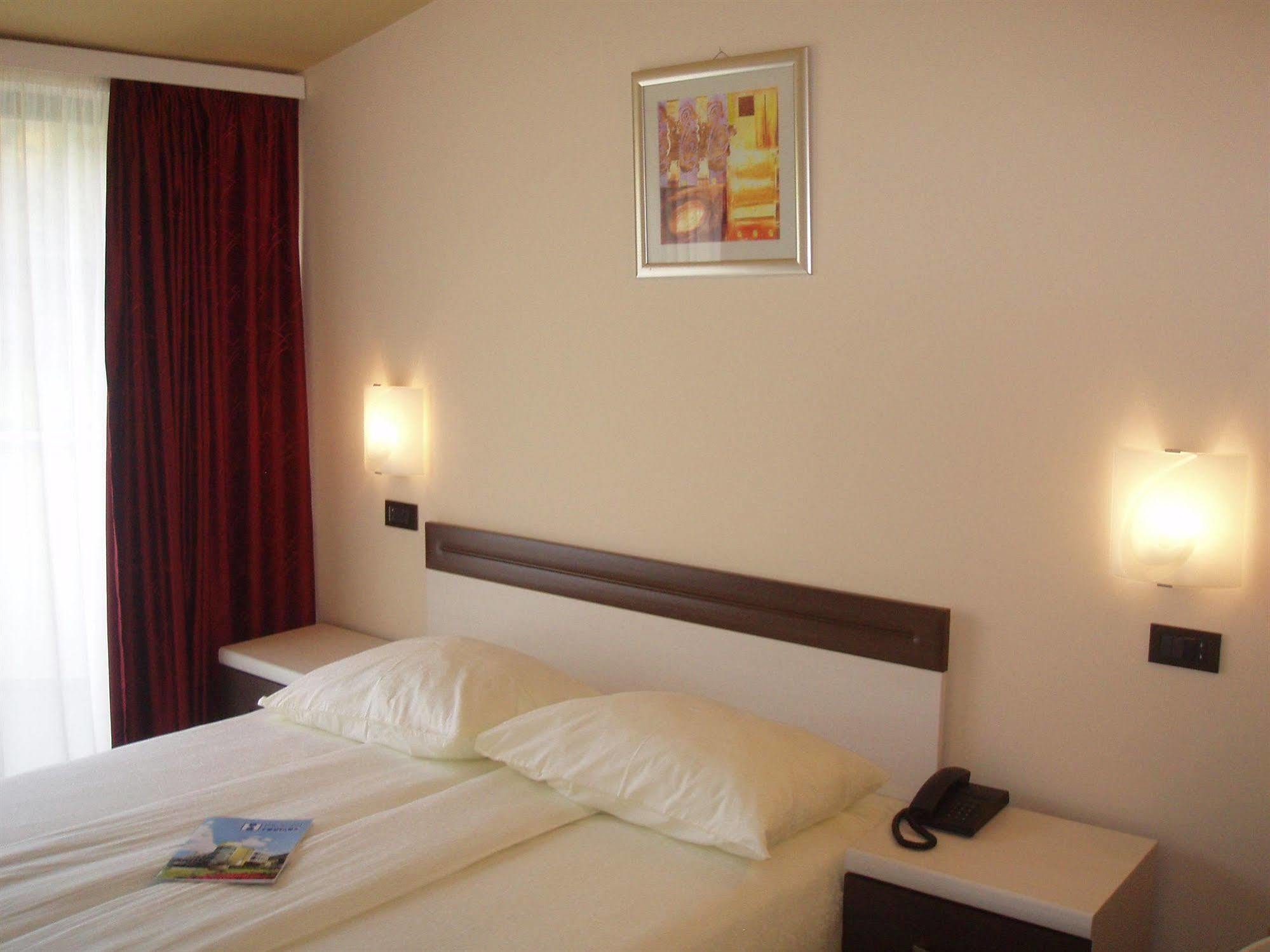 Hotel Fontana Buzet Extérieur photo
