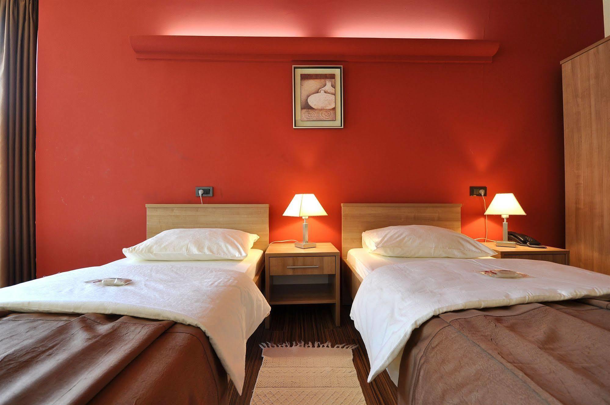 Hotel Fontana Buzet Extérieur photo