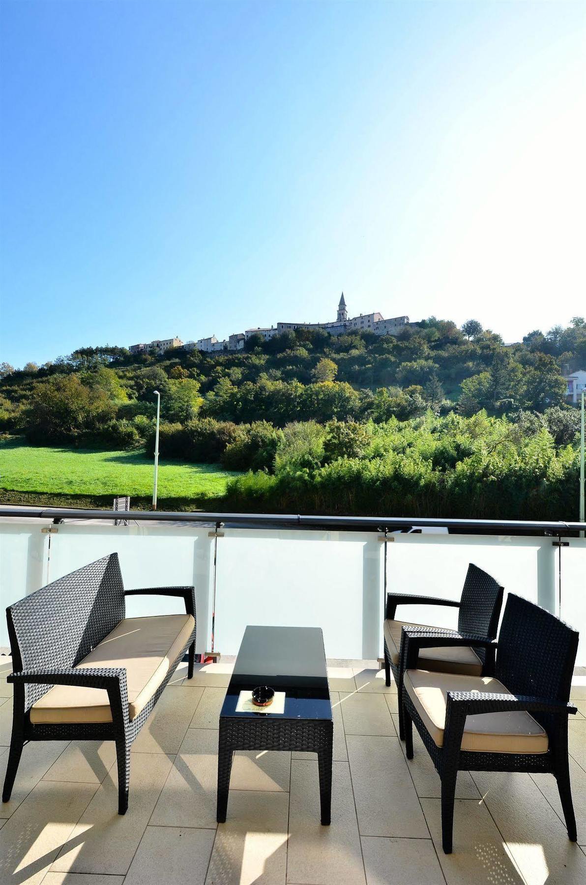 Hotel Fontana Buzet Extérieur photo