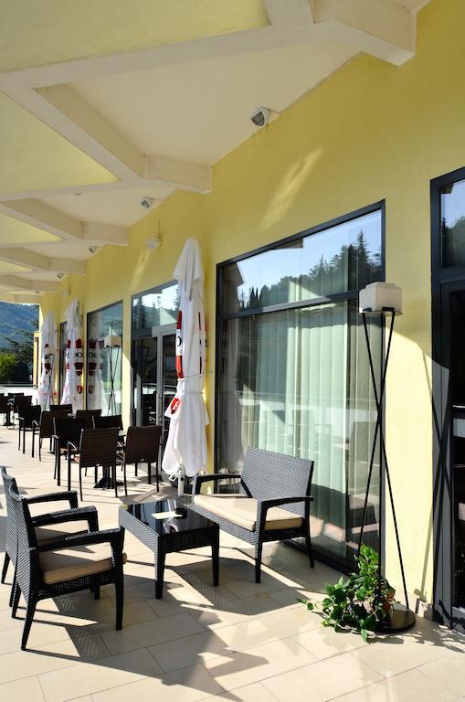 Hotel Fontana Buzet Extérieur photo